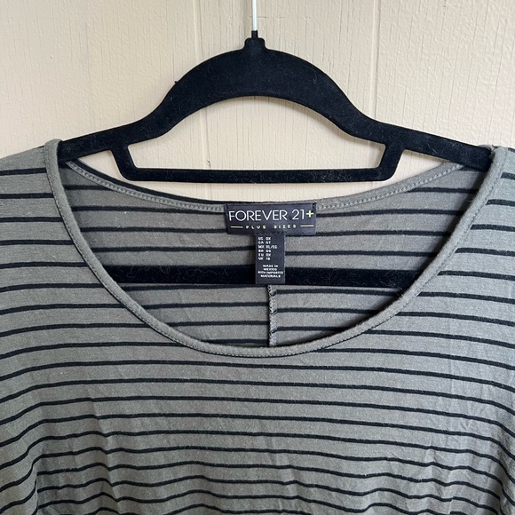Striped Tee - Picture 4 of 6
